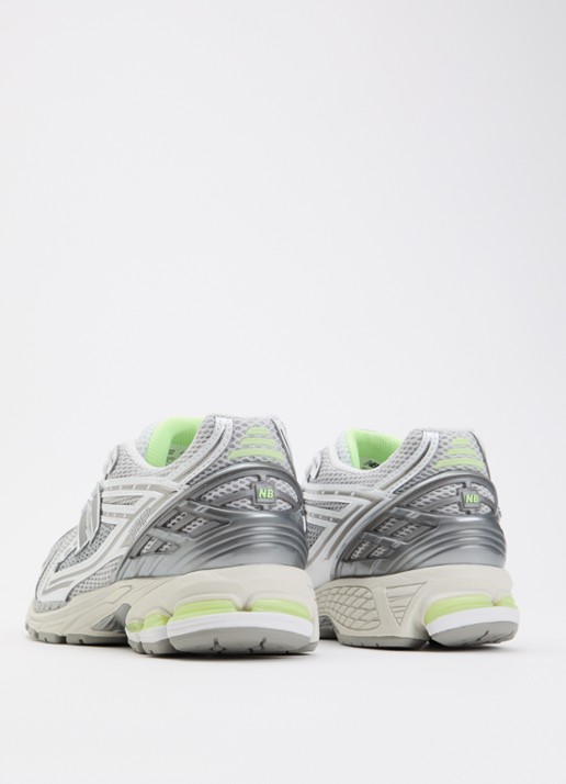New Balance U19063NQ sneaker met logo en details van leer  - achterkant grijs