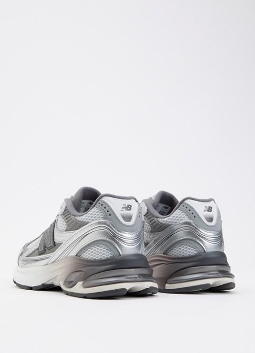New Balance U2010 sneaker met mesh details en metallic finish  - achterkant 5 grijs
