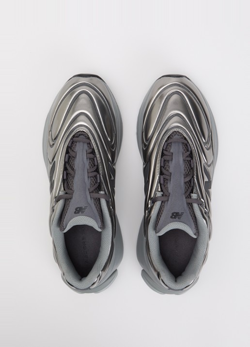 New Balance U5030 sneaker met logo en metallic finish  - detail 4 grijs