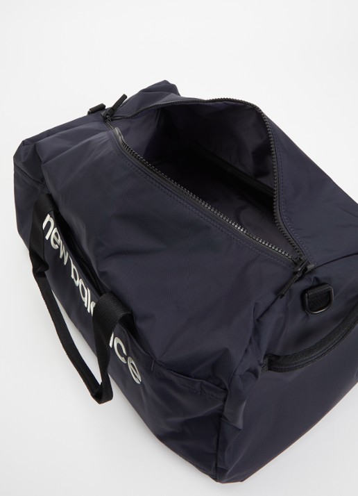 New Balance Urban sporttas met logoborduring en afneembare schouderriem - detail 3 donkerblauw