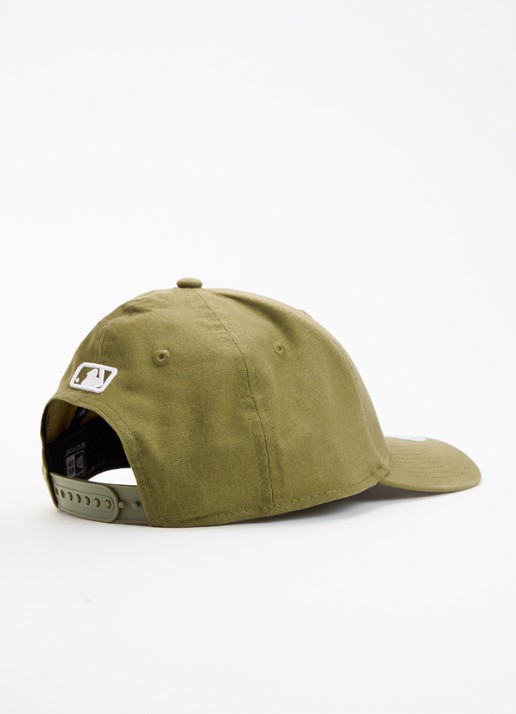 New Era 9Forty pet in linnenblend met logoborduring - detail mosgroen