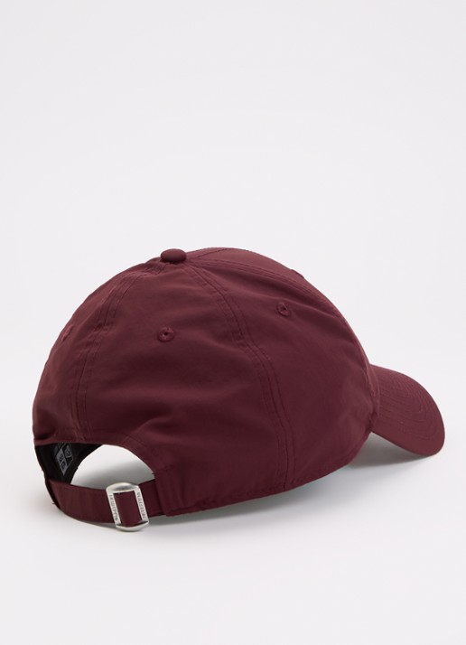 New Era 9FORTY pet met New York Yankees logoborduring - detail 2 bordeauxrood