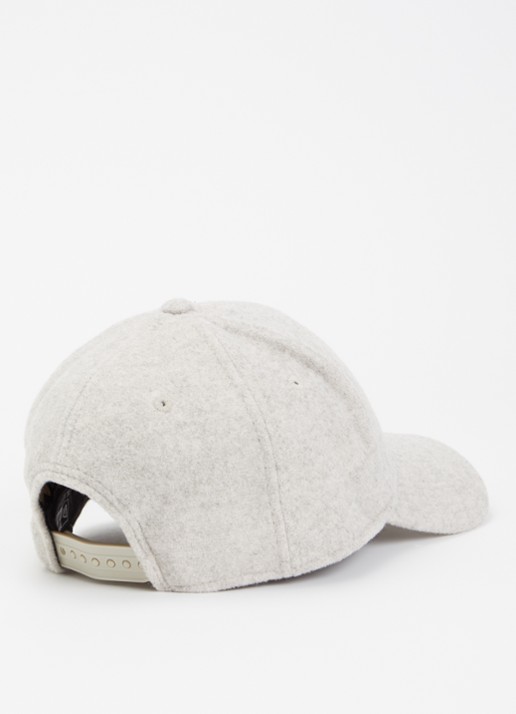 New Era Pet met logoborduring - detail lichtgrijs