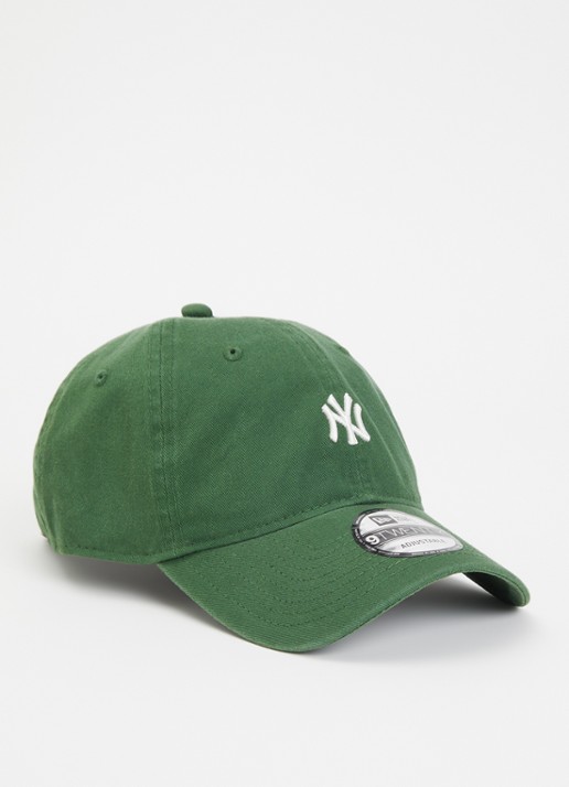 New Era Pet met logoborduring  - voorkant groen