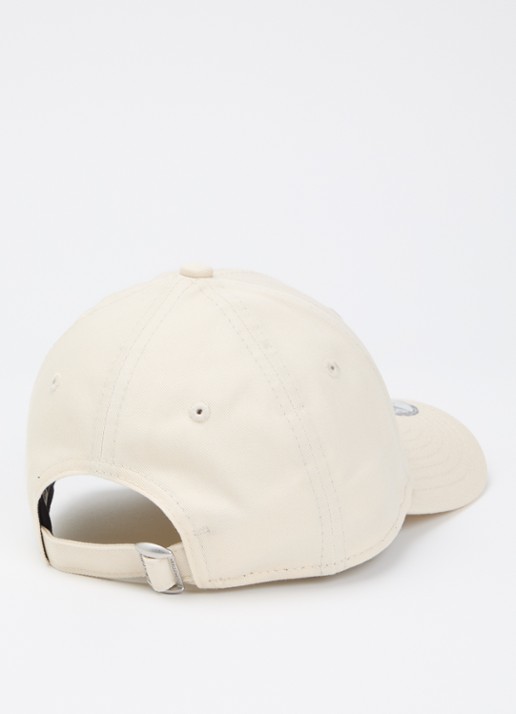 New Era Pet met logoborduring - achterkant 2 gebroken wit