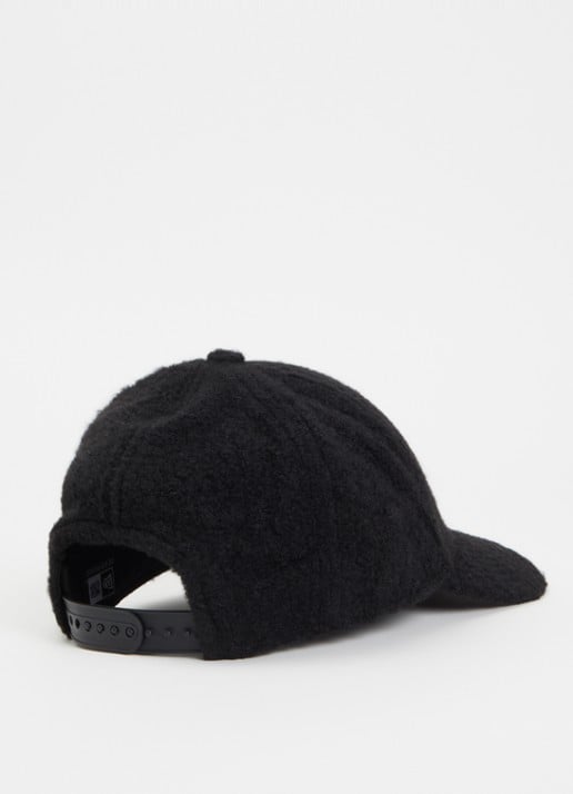 New Era Pet van teddy en logoborduring  - achterkant 2 zwart