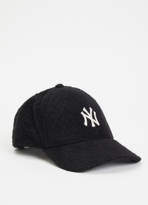 New Era Pet van teddy en logoborduring  - voorkant zwart