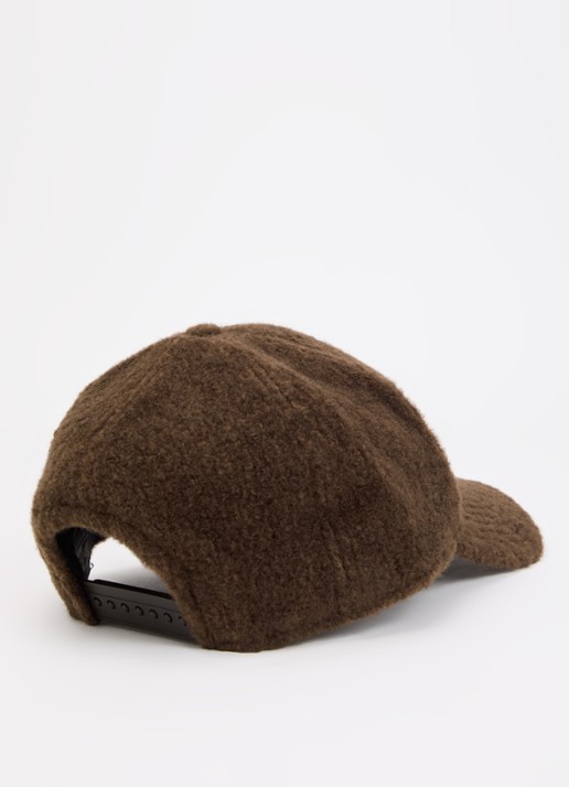 New Era Pet van teddy met logoborduring - detail 2 bruin