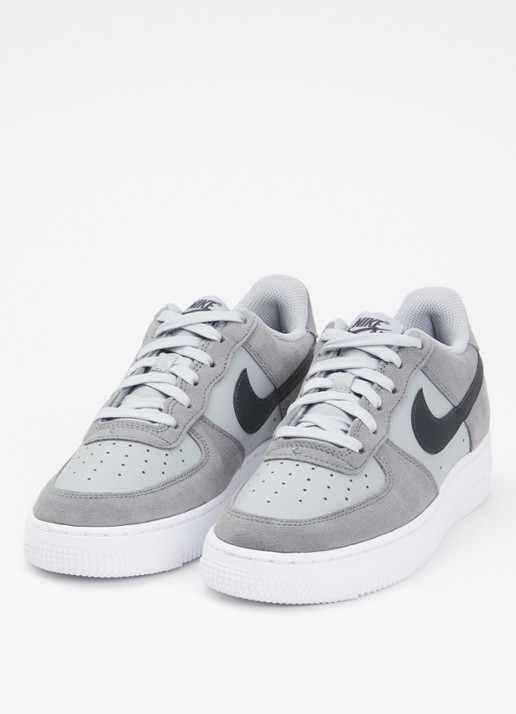 Nike Air Force 1 sneaker van suède met leren details - detail 2 grijs