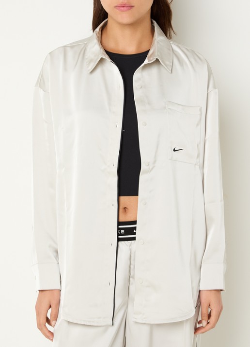 Nike Blouse van satijn met borstzak en logo