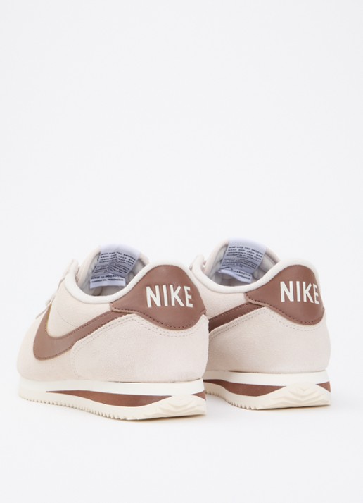 Nike Cortez LT sneaker van suède - achterkant beige