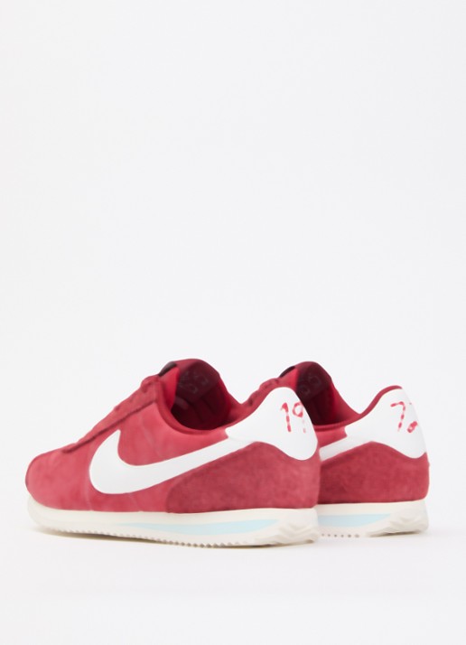 Nike Cortez sneaker met suède details - achterkant 4 donkerrood