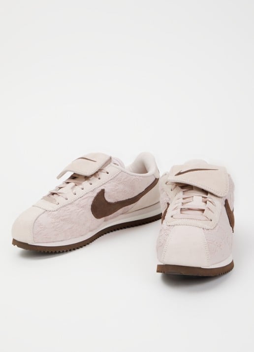 Nike Cortez sneaker met suède details - detail oudroze