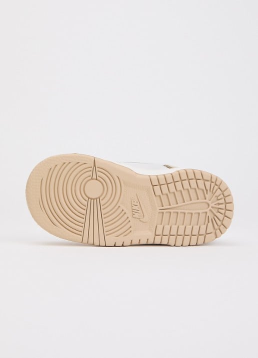 Nike Dunk Low sneaker met details van leer en logo  - detail 5 lichtbruin