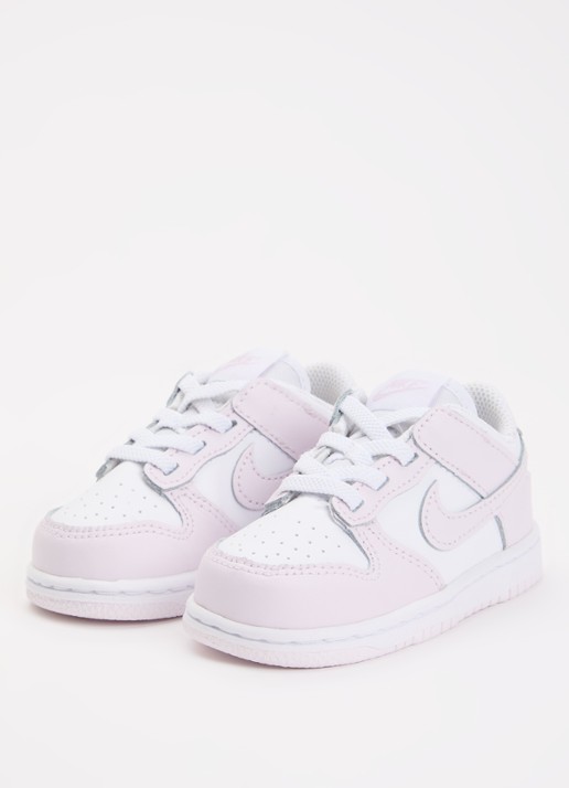 Nike Dunk Low sneaker met logo - voorkant 4 lichtroze