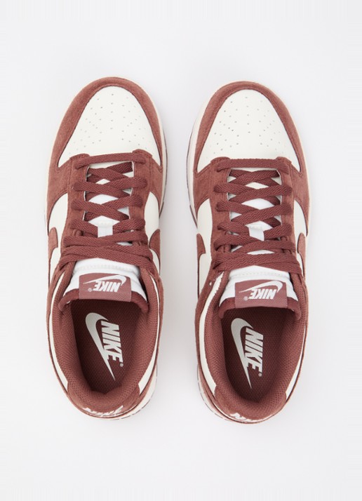 Nike Dunk Low sneaker met suède details - detail 3 steenrood