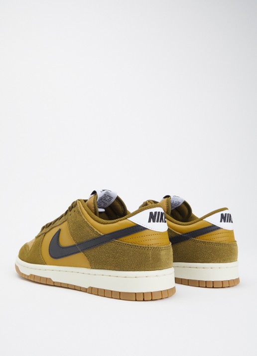 Nike Dunk Low sneaker met suède details - achterkant olijfgroen