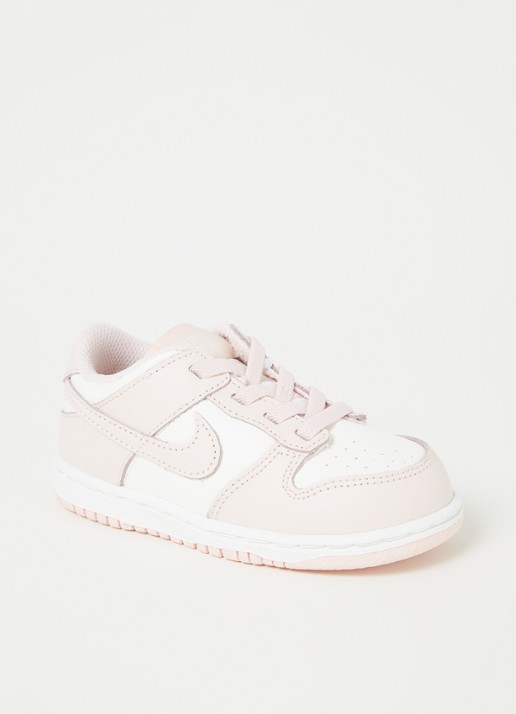 Nike Dunk Low sneaker van leer - voorkant lichtroze