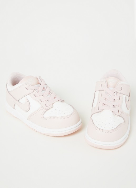 Nike Dunk Low sneaker van leer - voorkant 2 lichtroze