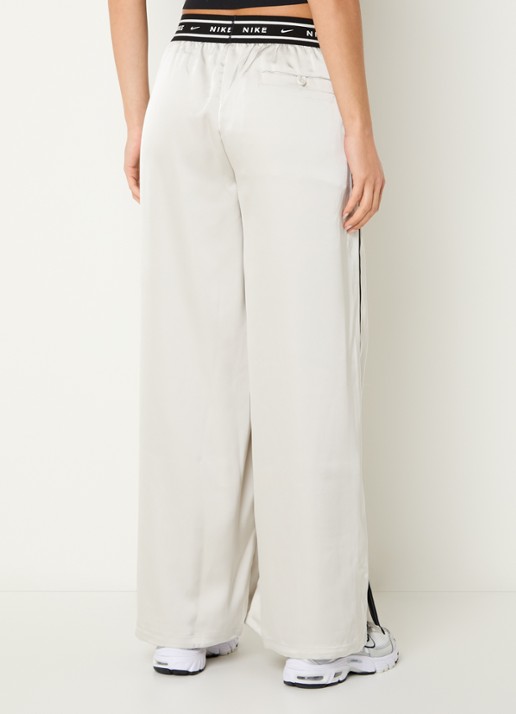 Nike High waist loose fit broek van satijn met logoband - achterkant donkergroen