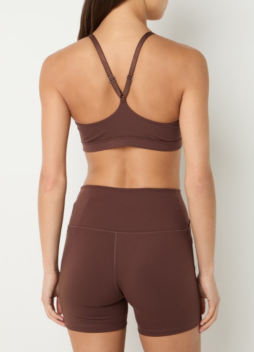 Nike Indy sport bh met light support en dri-FIT - achterkant 4 bruin