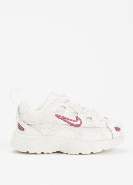 Nike P-6000 sneaker met mesh details