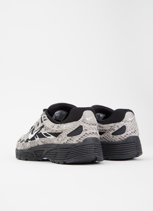 Nike P-6000 sneaker met slangenprint - achterkant 5 beige