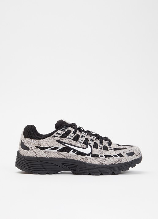 Nike P-6000 sneaker met slangenprint