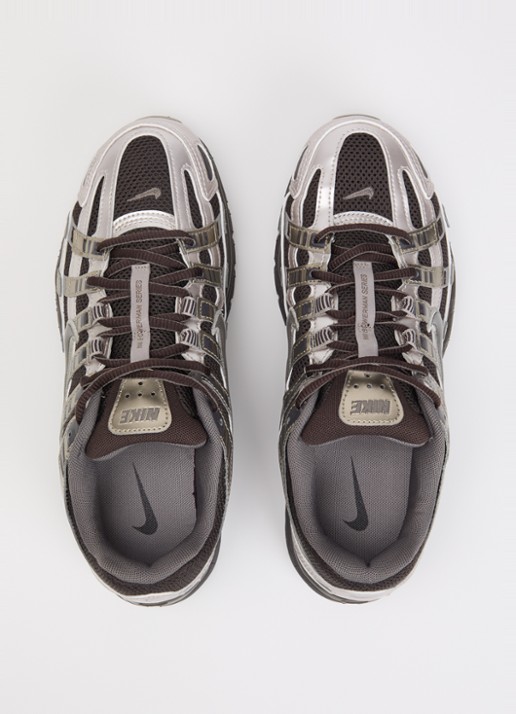 Nike P-6000 sneaker van mesh met metallic details - detail 2 donkerbruin