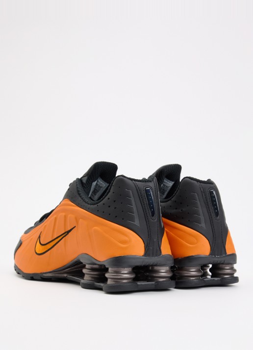 Nike Shox R4 sneaker met logo - achterkant 5 oranje
