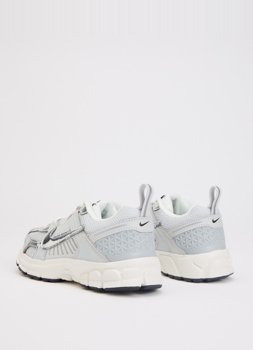 Nike Vomero 5 sneaker met logo en metallic details  - achterkant 4 zilver