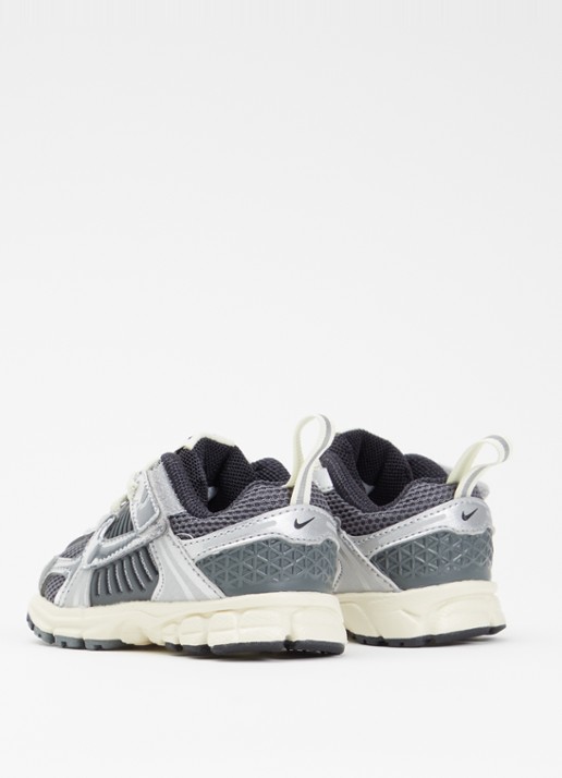Nike Vomero 5 sneaker met metallic details - achterkant 4 zilver