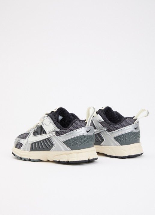 Nike Vomero 5 sneaker met metallic details - achterkant 5 zilver