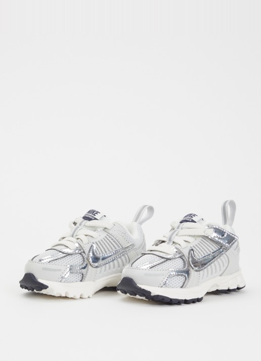 Nike Vomero 5 sneaker van mesh met metallic details - voorkant 2 zilver
