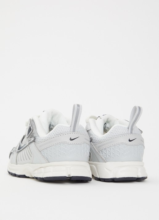 Nike Vomero 5 sneaker van mesh met metallic details - achterkant 7 zilver