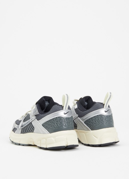 Nike Zoom Vomero 5 sneaker met mesh details - achterkant 4 zilver