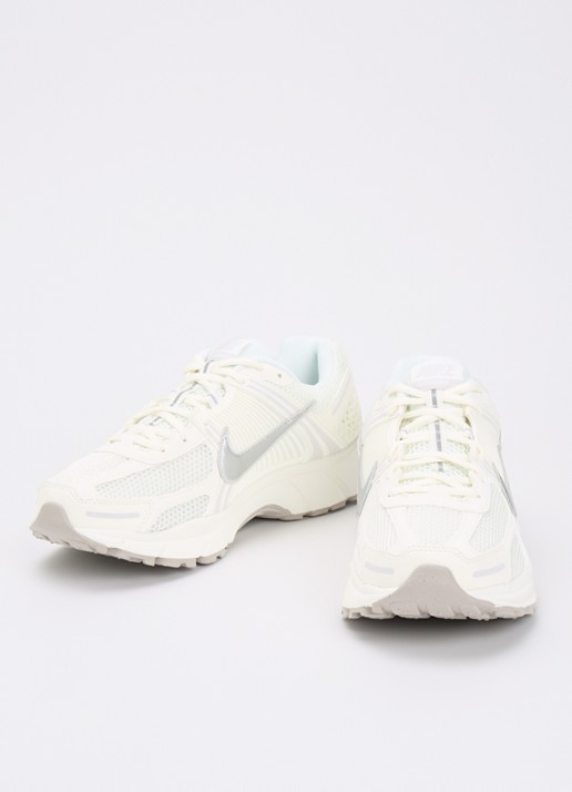 Nike Zoom Vomero 5 sneaker met mesh details - detail gebroken wit