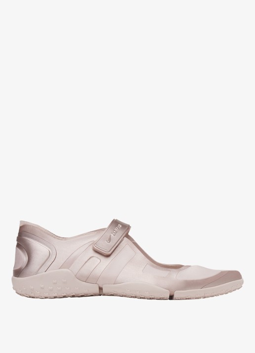 NikeSKIMS Ballerina met logo