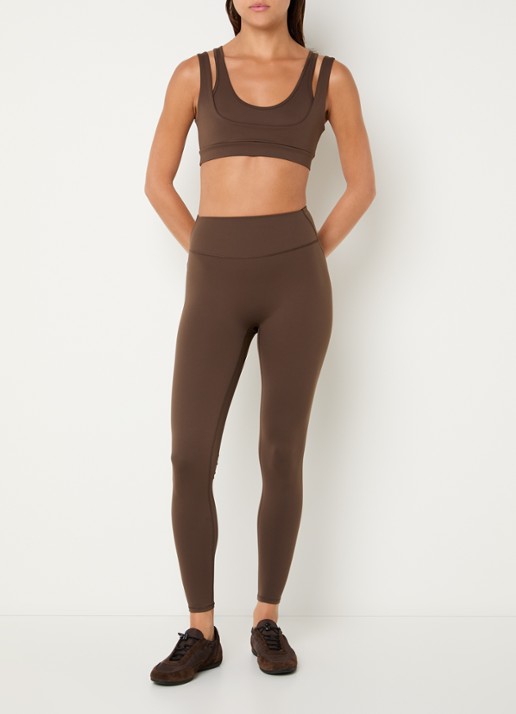 NikeSKIMS Matte sport bh met light support - voorkant 3 lichtbruin