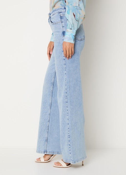 NIKKIE Abigail mid waist straight leg jeans met lichte wassing en strass - detail 5 indigo