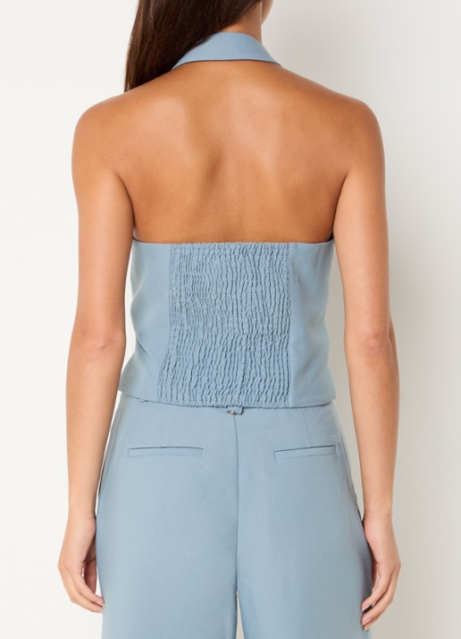 NIKKIE Alani mouwloze blazer met paspelzakken - achterkant 2 lichtblauw
