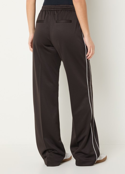 NIKKIE Alara high waist straight fit trackpants met logoborduring - achterkant 2 chocoladebruin