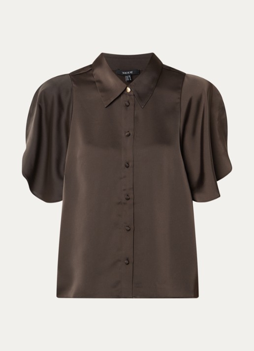 NIKKIE Alethe blouse van satijn met pofmouw - voorkant chocoladebruin
