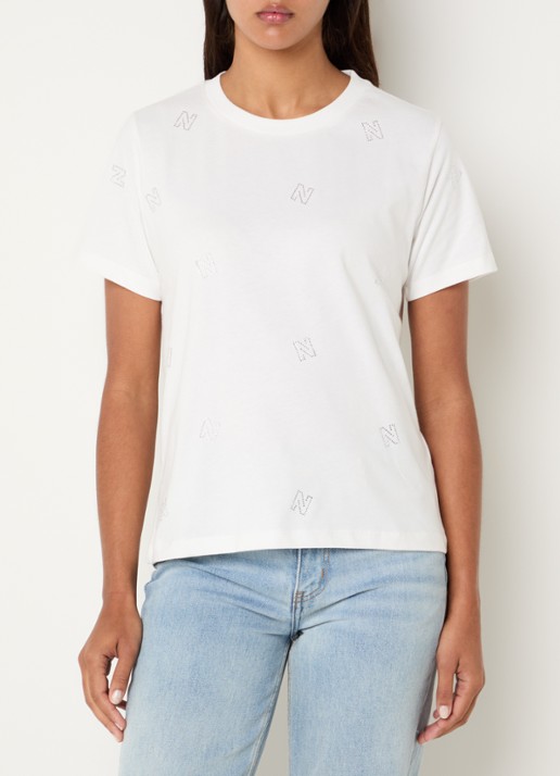 NIKKIE Allover N T-shirt met logoprint en strass - detail wit
