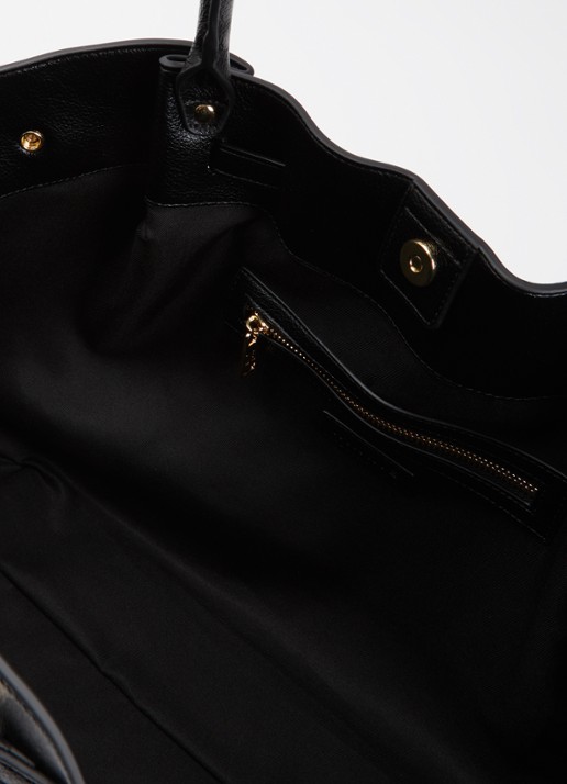 NIKKIE Amara Chunky schoudertas met kettingdetail - detail 3 zwart