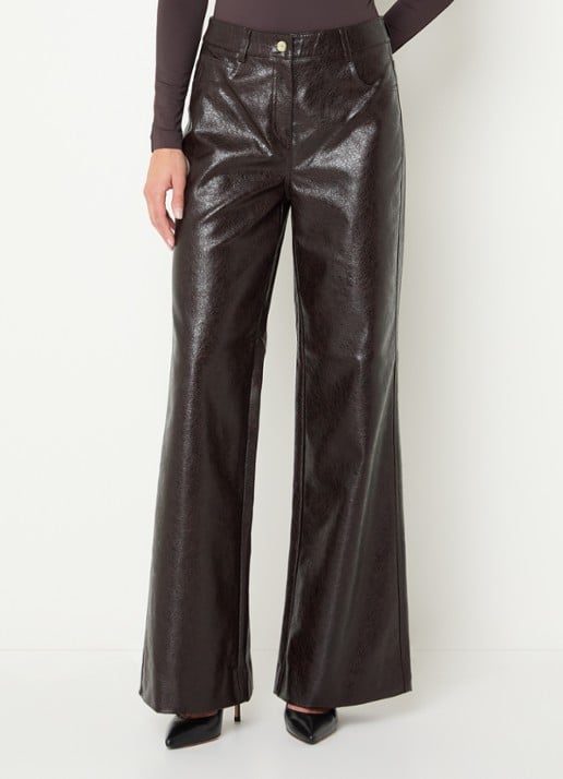 NIKKIE Anisa high waist wide fit broek van imitatieleer