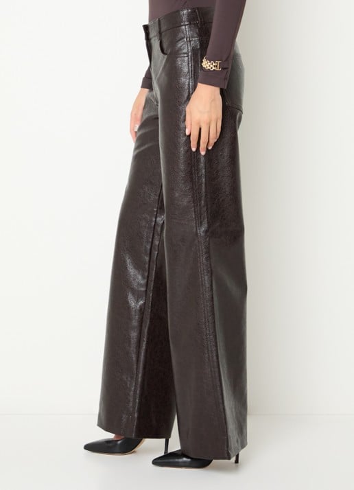 NIKKIE Anisa high waist wide fit broek van imitatieleer - detail 2 donkerbruin