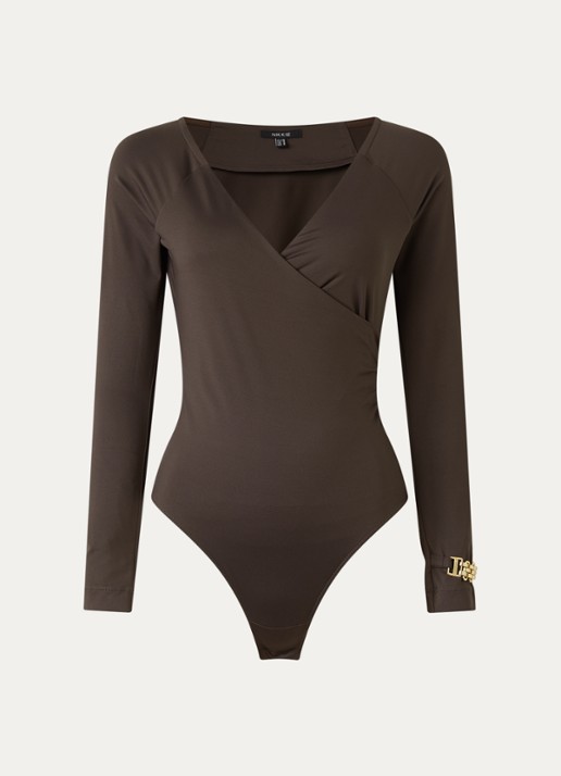 NIKKIE Ariela body met V-hals - voorkant 2 chocoladebruin