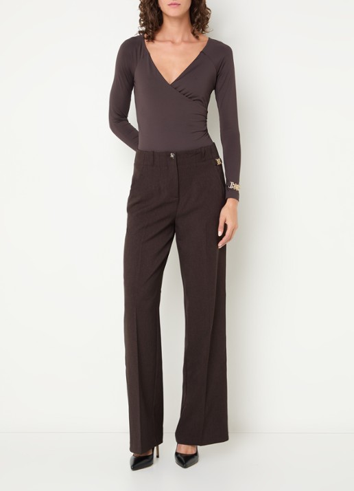 NIKKIE Ariela body top met stretch - voorkant steenrood