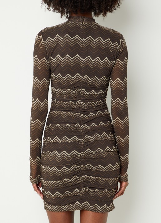 NIKKIE Ariva midi jurk met print - achterkant 2 donkerbruin